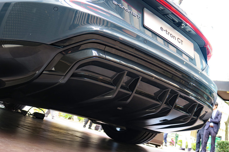 アウディe-tron GTクワトロ（リアディフューザー）