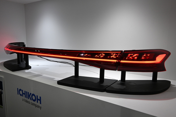 市光工業は、有機ELを使った「アウディA6 e-tron」用のライトシステムも展示していた。60段階でコントラストを変化させることができ、非常に優れた表現力を備えている。