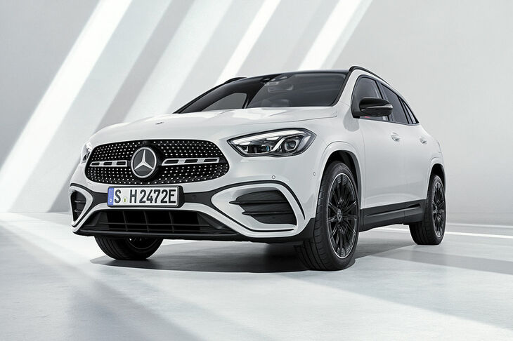 メルセデス・ベンツGLA（フェイスリフト版）：導入時期は2023年。フロントとリアは新デザインに。標準装備の10.25インチインフォテインメントスクリーンや最新のMBUXテクノロジーを得て、「GLA」は後半生を迎える。すべてのガソリンエンジンが電動化される。4種類のディーゼルとプラグインハイブリッドもラインナップされる。