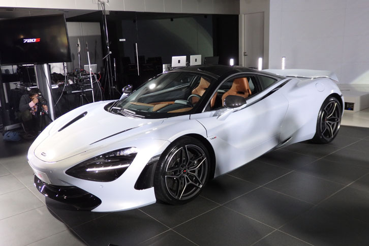 グリーンハウスを前進させたキャブフォワードデザインが強調された。