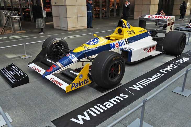 1988年にナイジェル・マンセルとリカルド・パトレーゼがドライブした「ウィリアムズFW12」。