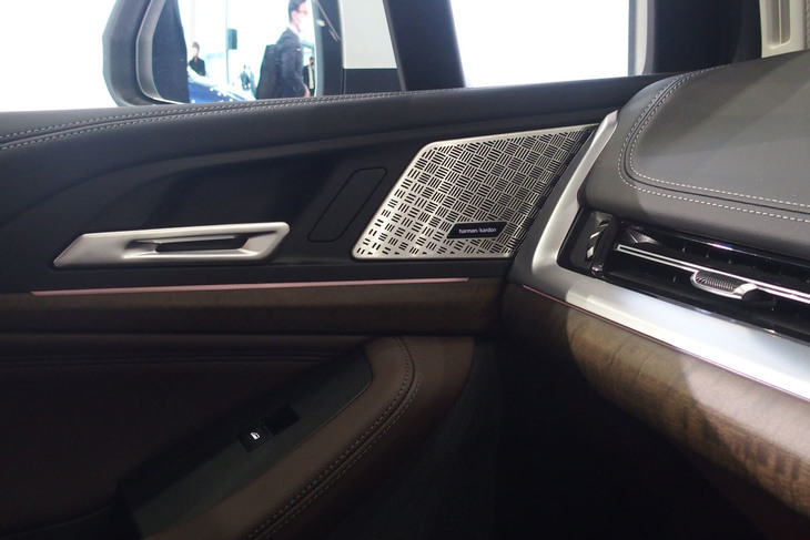 218iアクティブツアラー エクスクルーシブ（ドアスピーカー）