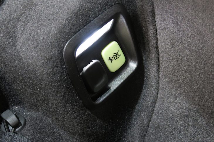 シボレー・コルベット  コンバーチブル 日本仕様プロトタイプ（フロントトランク）