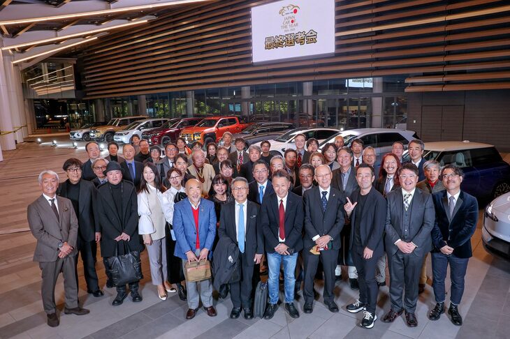 COTYでは、自動車メディアなどによる実行委員会が60人を上限として選考委員を指名。委託を受けた選考委員が、第一次選考（「10ベスト」のノミネート）、第二次選考（最終選考）、そして部門賞の選考投票を行う。