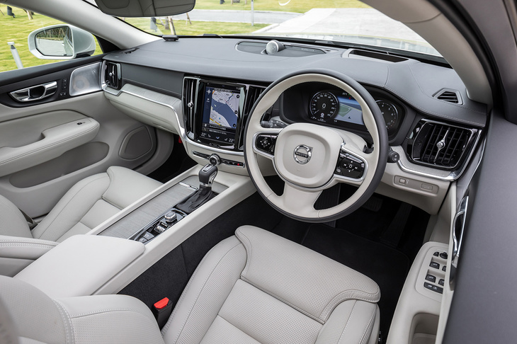 モダンボルボでおなじみのインテリアデザイン。使用されている素材や質感、ひと目で他ブランドとの違いが分かるインテリアも、ボルボの魅力だと言っていい。