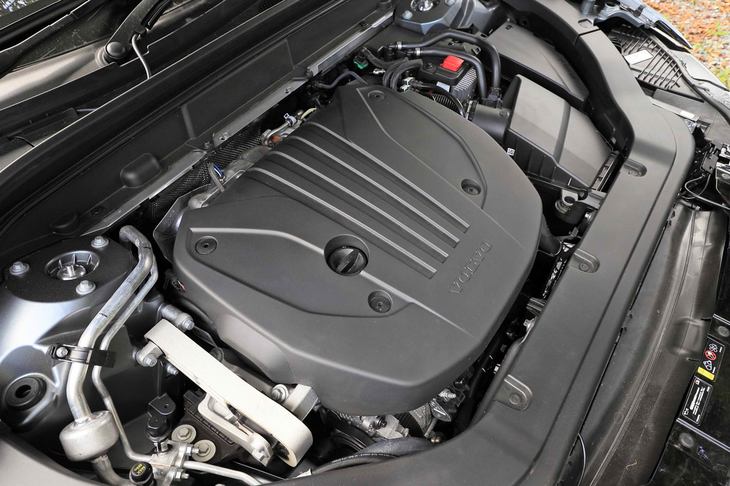 パワーユニットは250PSの2リッターガソリンターボエンジンに、ISGM（インテグレーテッド・スターター・ジェネレーター・モジュール）を組み合わせたもの。高負荷時には、48VのリチウムイオンバッテリーとISGMが走行をアシストする。