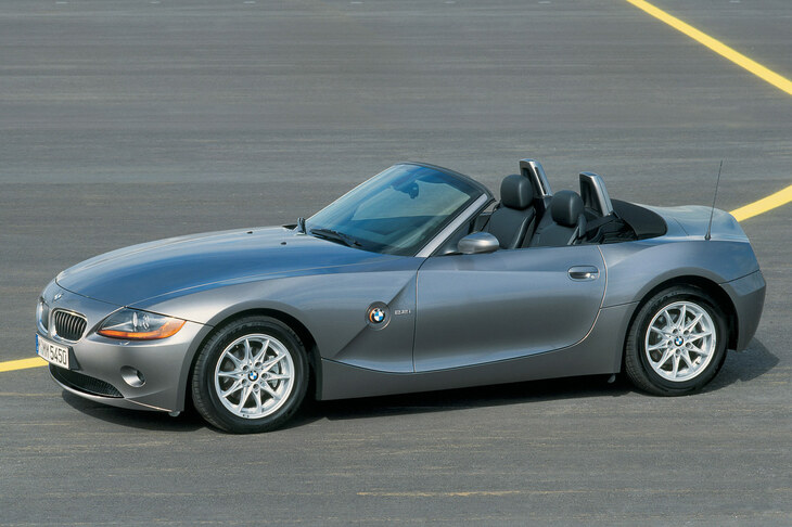 2003年に登場した初代「Z4」。「これぞクリス・バングル！」といった趣の面や立体構成に加え、ロングノーズ／ショートデッキのプロポーションもイカした一台だった。