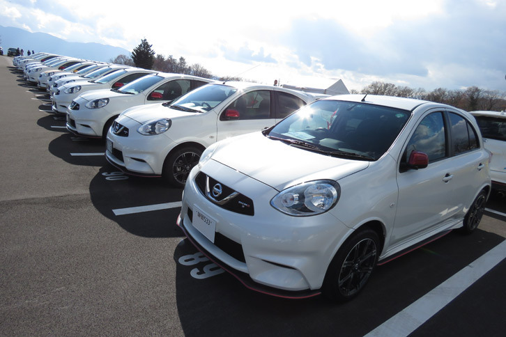 現行ラインナップで最もお手ごろなNISMOが写真の「マーチNISMO」。専用エンジンの「NISMO S」でも、200万円を切るプライスタグがかけられている。