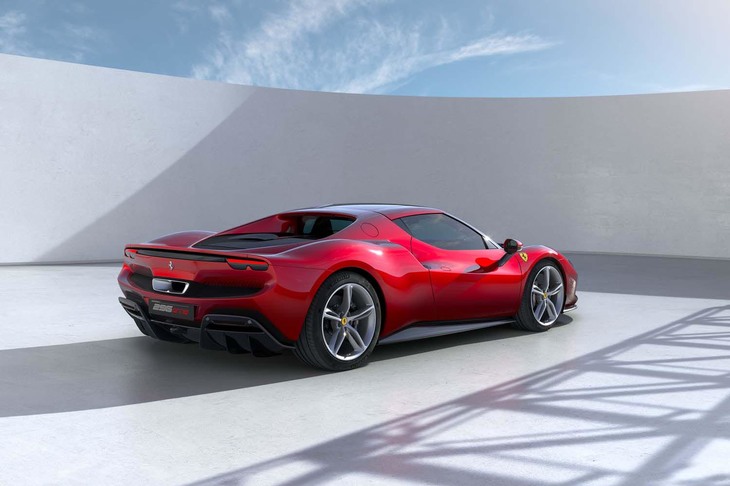 「296GTB」が0-100km/h加速に要する時間は2.9秒。最高速度は330km/h以上と公表される。