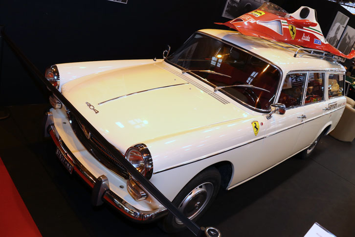 これも売り物。フェラーリがフィアットの傘下に入る前夜、1963年～1969年にスクデリアのサービスカーとして使用した「プジョー404ブレーク」。