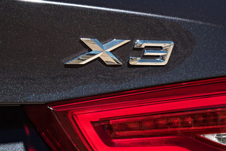 新型「BMW X3」は2017年9月のフランクフルトモーターショーでデビュー。日本市場には同年10月に導入された。欧州でもデビュー直後という事情もあり、まずは2リッターディーゼルターボを積む「xDrive 20d Mスポーツ」のみが販売される。