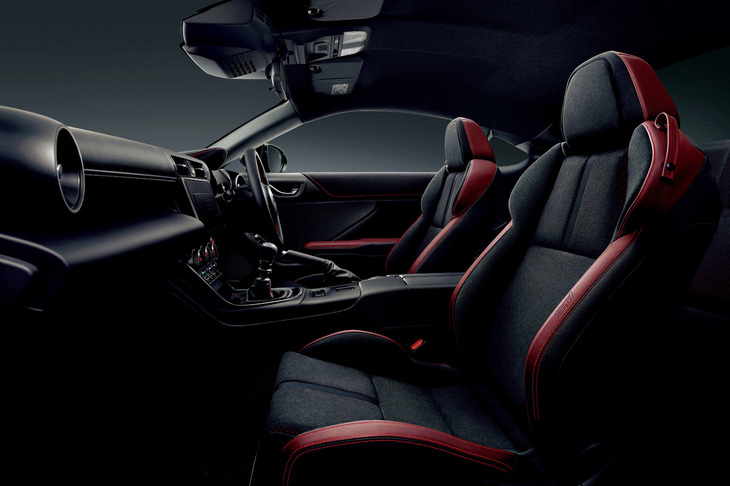 「スバルBRZ STI Sport」のフロントシート。