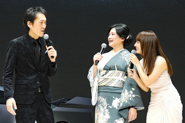 2024年の目標について「『シーマ』を通していろいろな人と交流したい」（伊藤かずえさん）、「ゴルフに行きたい」（谷まりあさん）と答えた2人に対し、千原ジュニアさんの答えはまさかの「全身脱毛」。次に日産のイベントに呼ばれたときには、ジュニアさんは坊主頭かもしれない。