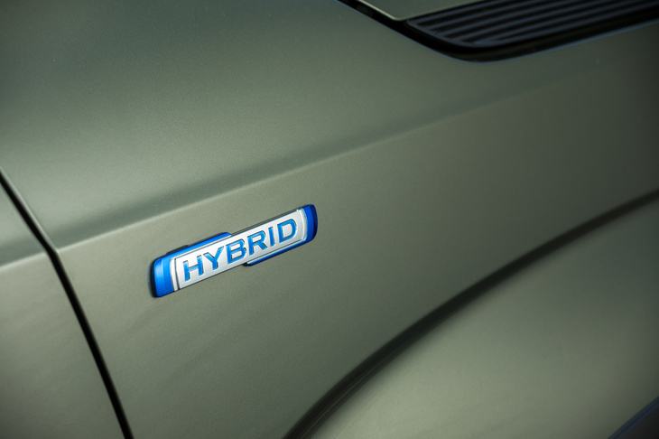 加速時にエンジンをモーターがアシストする、マイルドハイブリッド機構が搭載された「イグニス」。燃費はFF車が19.8km/リッター、4WD車が19.0km/リッターとされている（WLTCモード）。