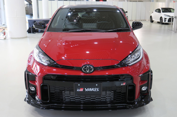 「トヨタGRヤリスRZ“ハイパフォーマンス”」の用品装着車（フロントマスク）
