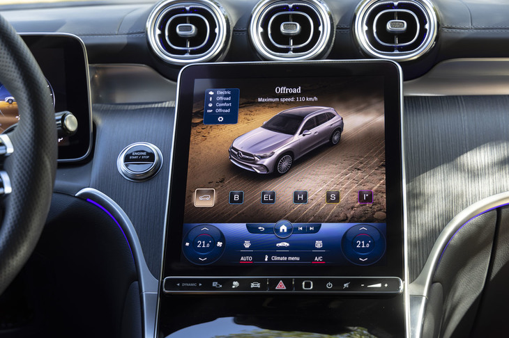 ドライブモードには「オフロード」が用意される。最高速は110km/hに制限されるものの、ESPが悪路専用の制御に変更される。