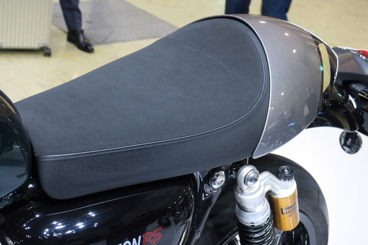 トライアンフ・スラクストンRS