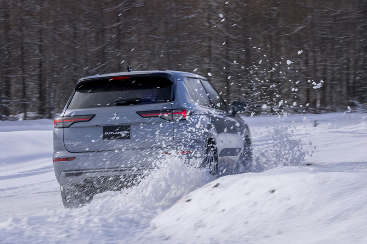 三菱のS-AWCは前後のトルク配分と左右輪間のトルク移動、さらに4輪のブレーキ制御を駆使して運動性能を高める車両運動統合制御システムだ。2007年の「ランサーエボリューション」から採用されている。