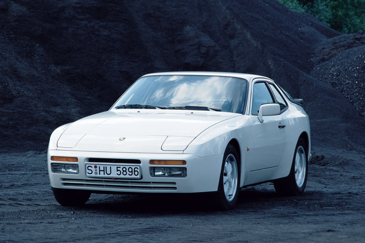 実は、一時期ホントに次期マイカーとして「ポルシェ944ターボ」を考えていたことがありました……。読者諸兄姉には説明不要のことだろうけれど、「日産スカイライン」や「トヨタ・スープラ」「マツダRX-7」など、往年の国産スポーツモデルのベンチマークとなった名車である。