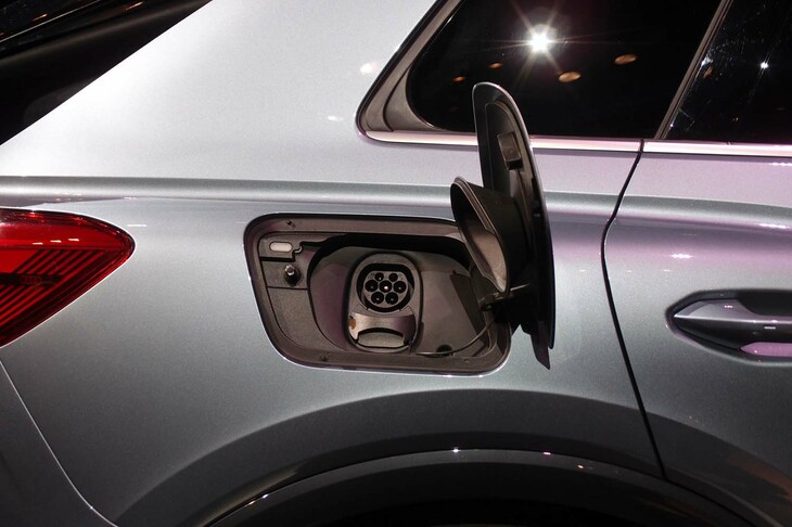 アウディQ4 40 e-tron Sライン（給電口）