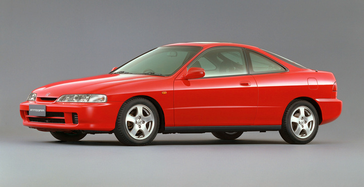 1995年のマイナーチェンジで、先代を思い起こさせるおとなしい顔つきに変えられた「ホンダ・インテグラ」。