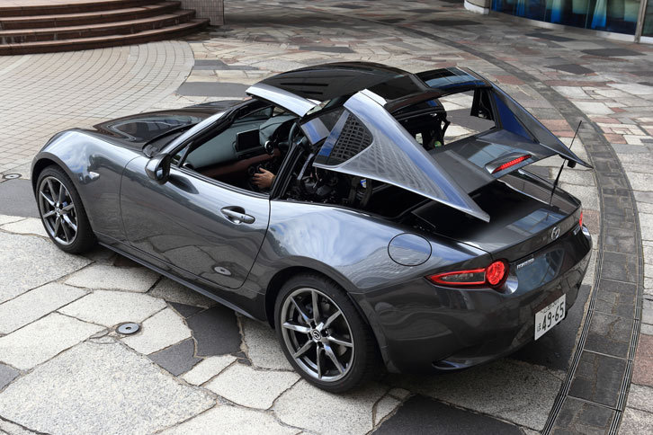 2016年3月のニューヨークショーで世界初公開された「ロードスターRF」。日本では同年10月に予約受け付けが開始された。