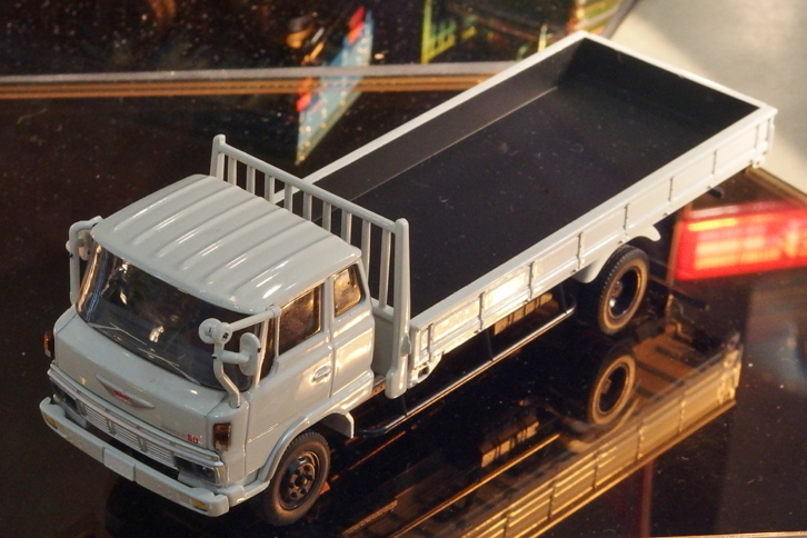 トミカリミテッドヴィンテージNEOの4t積みトラック「日野レンジャーKL545」。価格・発売時期ともに未定。
