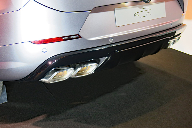 ランドローバー・レンジローバー スポーツ（リアバンパー＆マフラー）