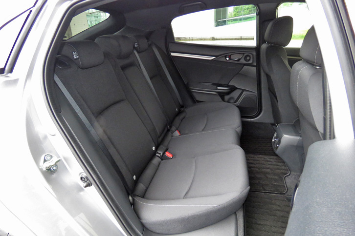 ホンダ・シビックハッチバック（リアシート）
