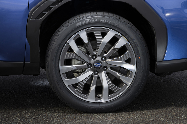 「N-FERA RU1」は2017年に第3世代の「ポルシェ・カイエン」の純正装着タイヤとして採用。その後「マカン」にも装着されている。