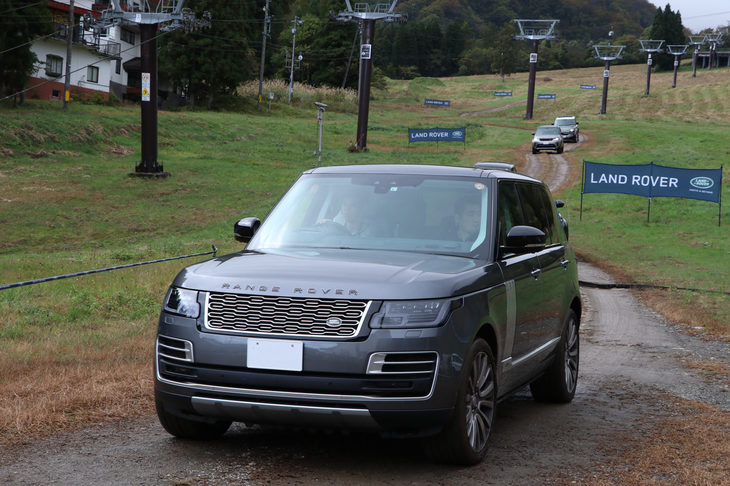 現行型「レンジローバー」の姿も多数見かけた。レンジローバーのモデルライン強化により、「イヴォーグ」「ヴェラール」などの新生モデルも多く見られるようになったが、やはり頂点となる“レンジ”は風格が異なる。「ディフェンダー」が大ヒットした今も、ランドローバーファンの多くにとって憧れの象徴であることに変わりはない。