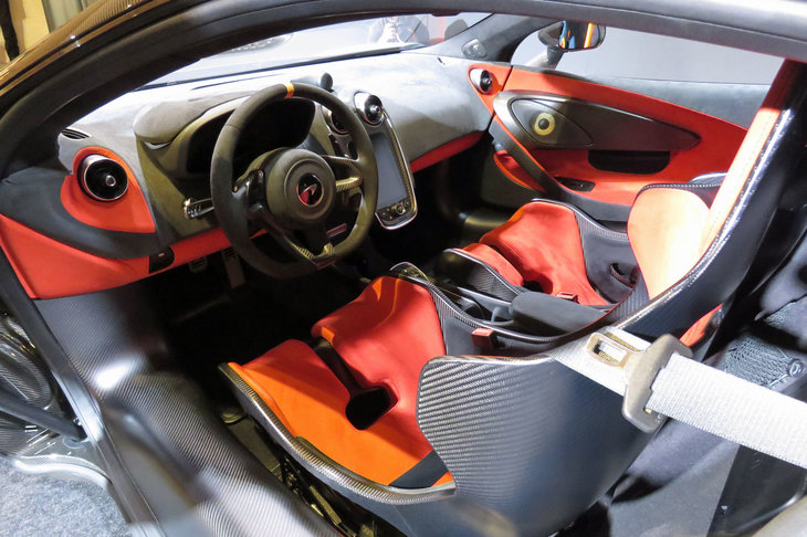 マクラーレン600LT（インストゥルメントパネルまわり）