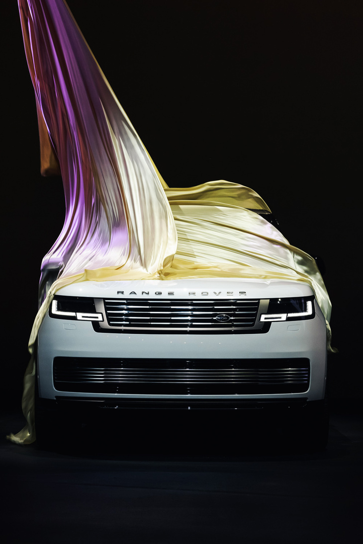 それにしても際立つのが、ハイブランドにおける「レンジローバー」の孤高っぷりだ。そもそも「ハイブランドで理性的」というくくり（渕野氏のマトリックスでいうと、右上のエリア）にあるモデルは、ランドローバー系のSUVだけではないだろうか。