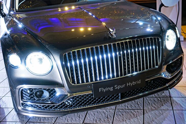 ベントレー・フライングスパー ハイブリッド（フロントマスク）