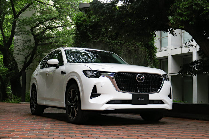 新開発の3.3リッター直6ディーゼルエンジンと48Vマイルドハイブリッド機構を搭載した「XDハイブリッド プレミアムモダン」。