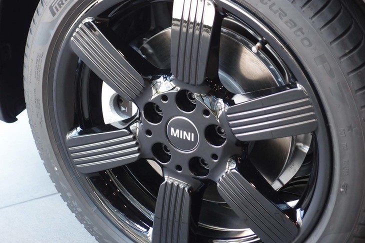 MINIクーパーSD 5ドア（フロントホイール）