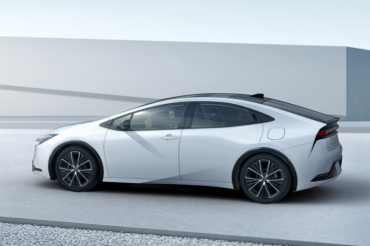 渕野「個人的には『プリウス』はよりシンプルに徹するべきだったと思います。ドアの下からリアに伸びる折れ線とかも、必要なかったんじゃないかな」