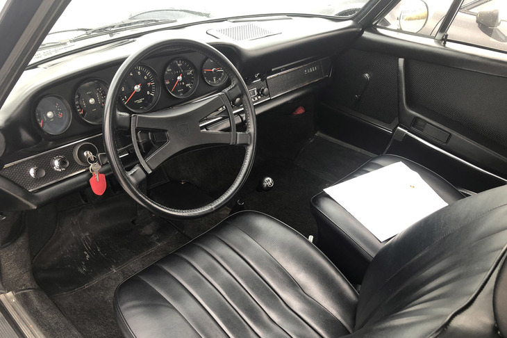 「ポルシェ911E」のコックピット。最新の8代目911のダッシュボードは、このデザインをモチーフにつくられたという。