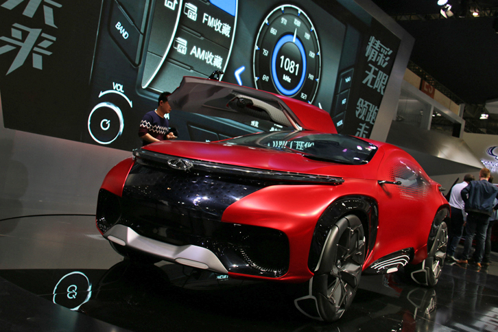 奇瑞の「FV2030コンセプト」。 若年層の関心獲得を目指すと同時に、同社のデザインの方向性を示すデザインスタディーモデル。
			 