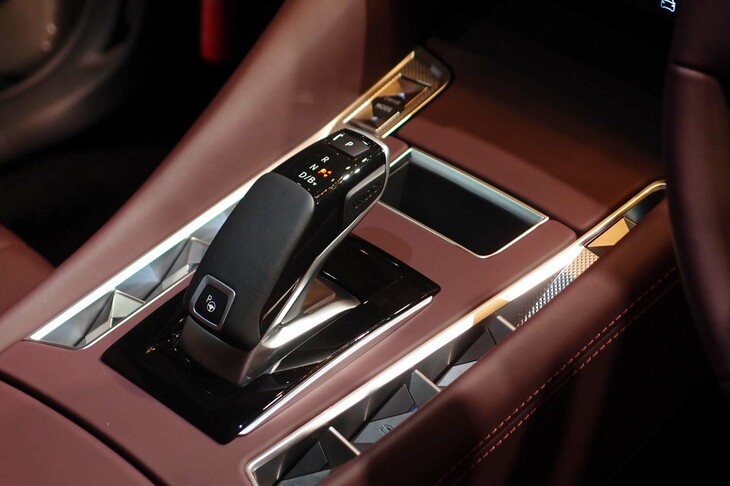 DS 9オペラE-TENSE（シフトレバー周辺部）