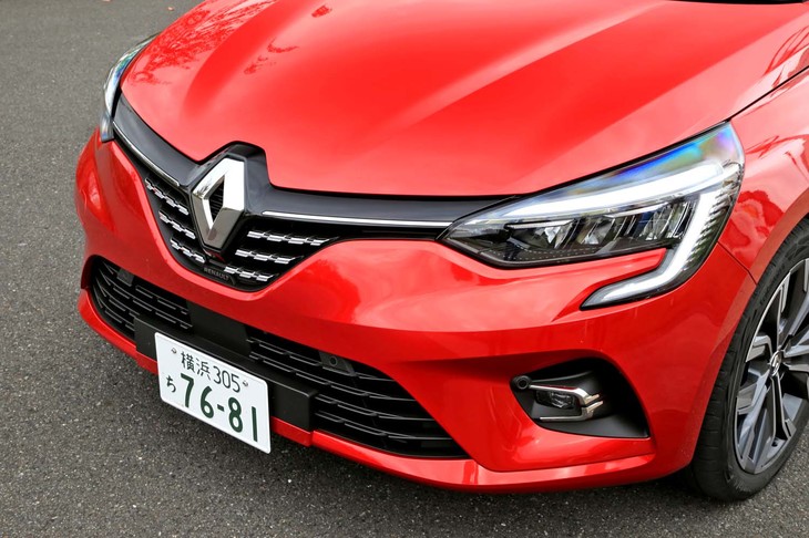 C字型のデイタイムランニングライトが印象的なフロントマスク。遠目には先代モデルとのちがいはごくわずか。