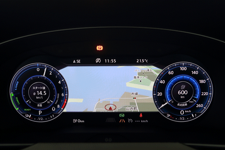 上級グレード「アドヴァンス」に装備されるデジタルメータークラスターの「アクティブインフォディスプレイ」。（写真をクリックすると、表示内容の切り替わる様子を確認できます）