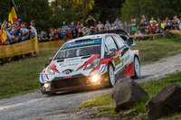 ドイツの名物ステージ「パンツァープラッテ」は軍事施設内に設けられており、普段は立ち入ることができない。大きな漬物石みたいなのがいかにも邪魔だが、このステージにはさらに厄介な「ヒンケルシュタイン」と呼ばれる戦車の脱輪防止用（！）コンクリートブロックがあったりして、選手を悩ませる。