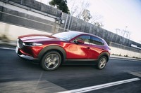 全グレードでFF車と4WD車が選択可能。4WD車には、コーナリング性能を高める「G-ベクタリングコントロール」も搭載される。