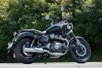 ロイヤルエンフィールドの新型クルーザー「スーパーメテオ650」。開発はインドとイギリスの両方のテクノロジーセンターで行い、累計100万kmもの走行テストを経て誕生したという、気合の入ったモデルだ。