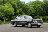 2代目「トヨペット・クラウン」は、『CG』1962年12月号で性能計測を行ったクルマと同じボディーカラーのトヨグライド仕様。シート地も当時と同じ素材に張り替えるなどオーナーの強い思いが伝わる一台です。（photo：荒川正幸）