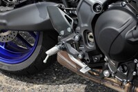 低速時に不安な場合は、スクーターなどのようにリアブレーキを引きずってトラクションをかけることも可能だが、今回の試乗ではそこまでする必要も感じなかった。