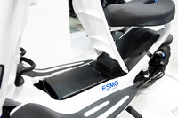 シートの前方、左右に走る2本のフレームの間にHMPPが搭載される。