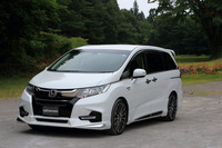 「THE STRONG PERFORMER」をコンセプトに開発された「オデッセイ」用の無限パーツ。“車格感”のあるスタイリングを求めるユーザーからスポーツ志向の強いユーザーまで、幅広いニーズに応えるパーツをラインナップしている。