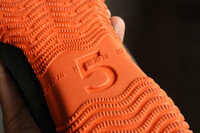 マツダとスピングルが「ロードスター」をモチーフにしたコラボスニーカー「SP-MX5」を発表の画像